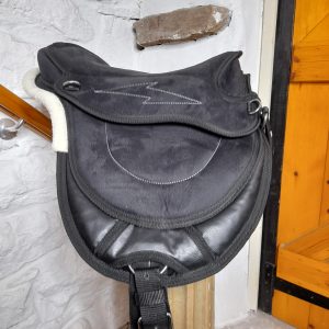 Vegan Leather HY.PE saddles